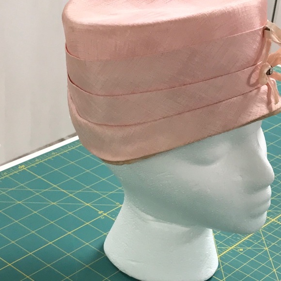 Aww. A neat pillbox? Vintage pink hat - Picture 3 of 4